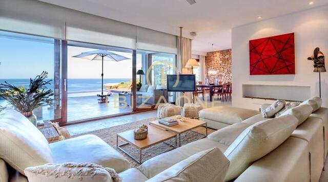 Propiedad en primera línea de mar con 3 casas independientes y acceso al mar en venta, Ibiza - villas de lujo frente al mar en venta, Ibiza - casas de lujo sobre el agua en venta, Ibiza - Propiedad en primera línea de mar con 3 casas independientes y acceso al mar en alquiler, Ibiza - villas de lujo frente al mar en alquiler, Ibiza - casas de lujo sobre el agua en alquiler, Ibiza -