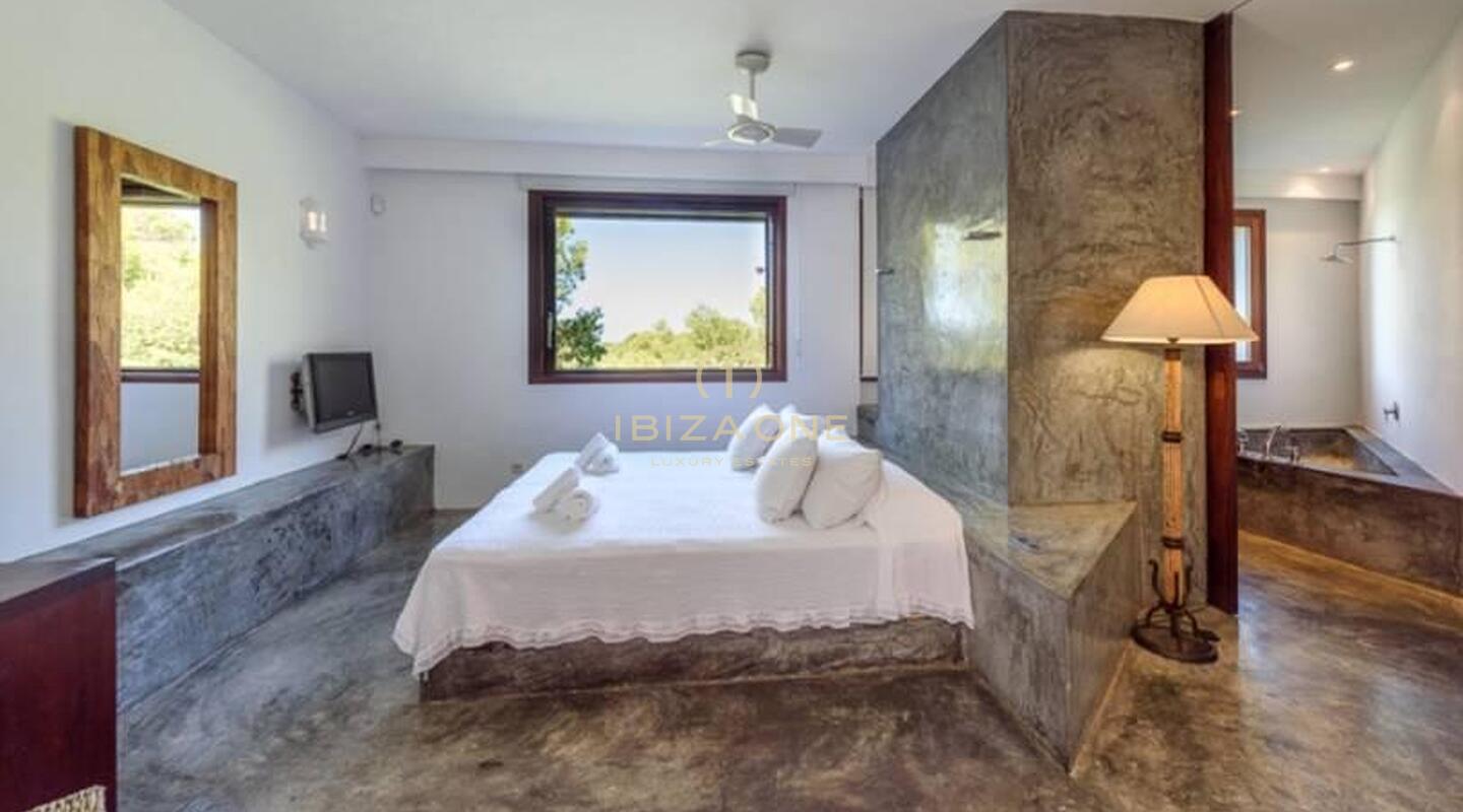 Propiedad en primera línea de mar con 3 casas independientes y acceso al mar en venta, Ibiza - villas de lujo frente al mar en venta, Ibiza - casas de lujo sobre el agua en venta, Ibiza - Propiedad en primera línea de mar con 3 casas independientes y acceso al mar en alquiler, Ibiza - villas de lujo frente al mar en alquiler, Ibiza - casas de lujo sobre el agua en alquiler, Ibiza -