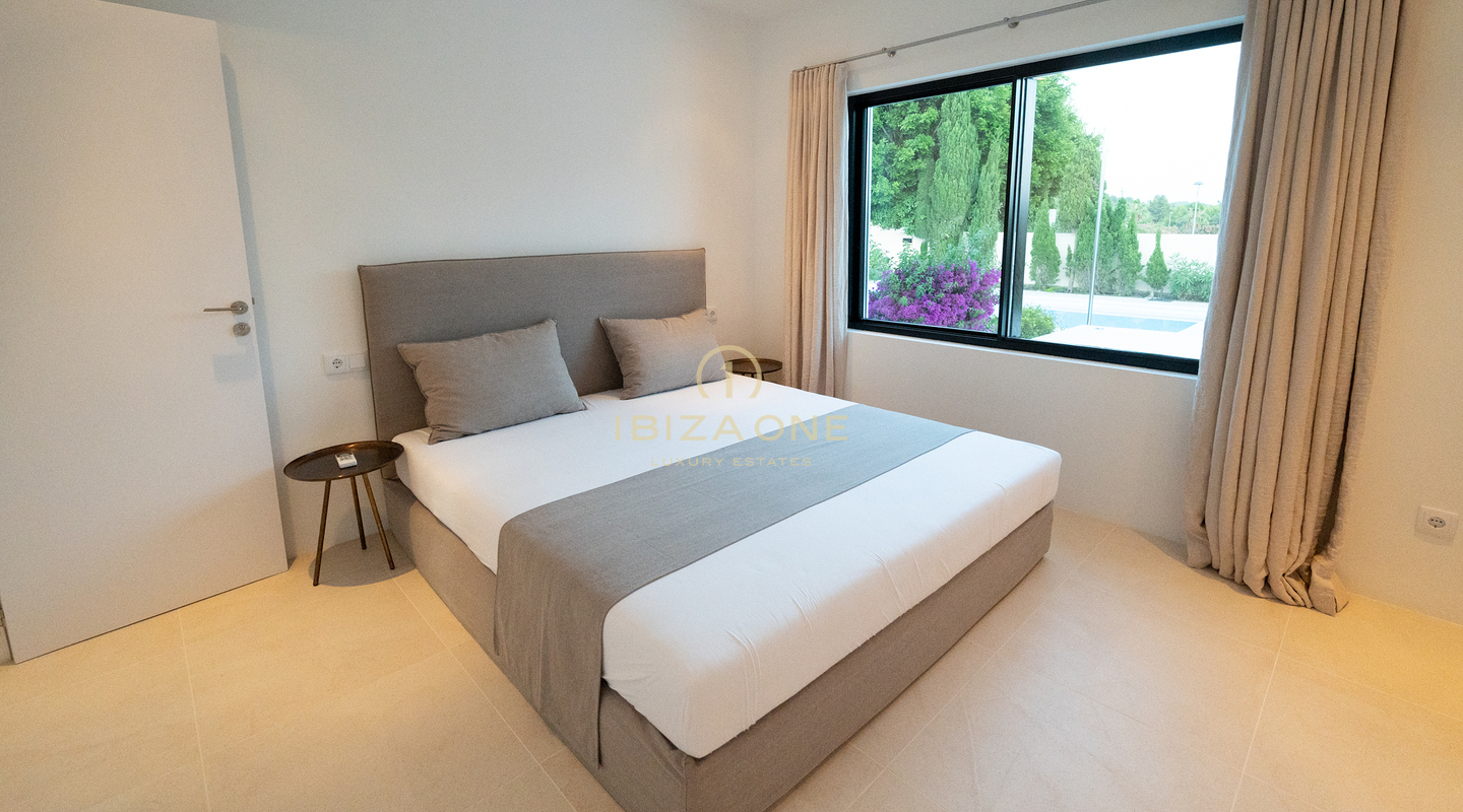 Villa de ville luxueuse et modernisée avec beau jardin et piscine à vendre, Ibiza