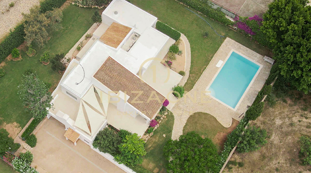 Villa de ville luxueuse et modernisée avec beau jardin et piscine à vendre, Ibiza
