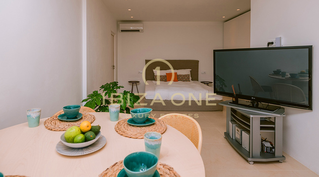 Villa de ville luxueuse et modernisée avec beau jardin et piscine à vendre, Ibiza