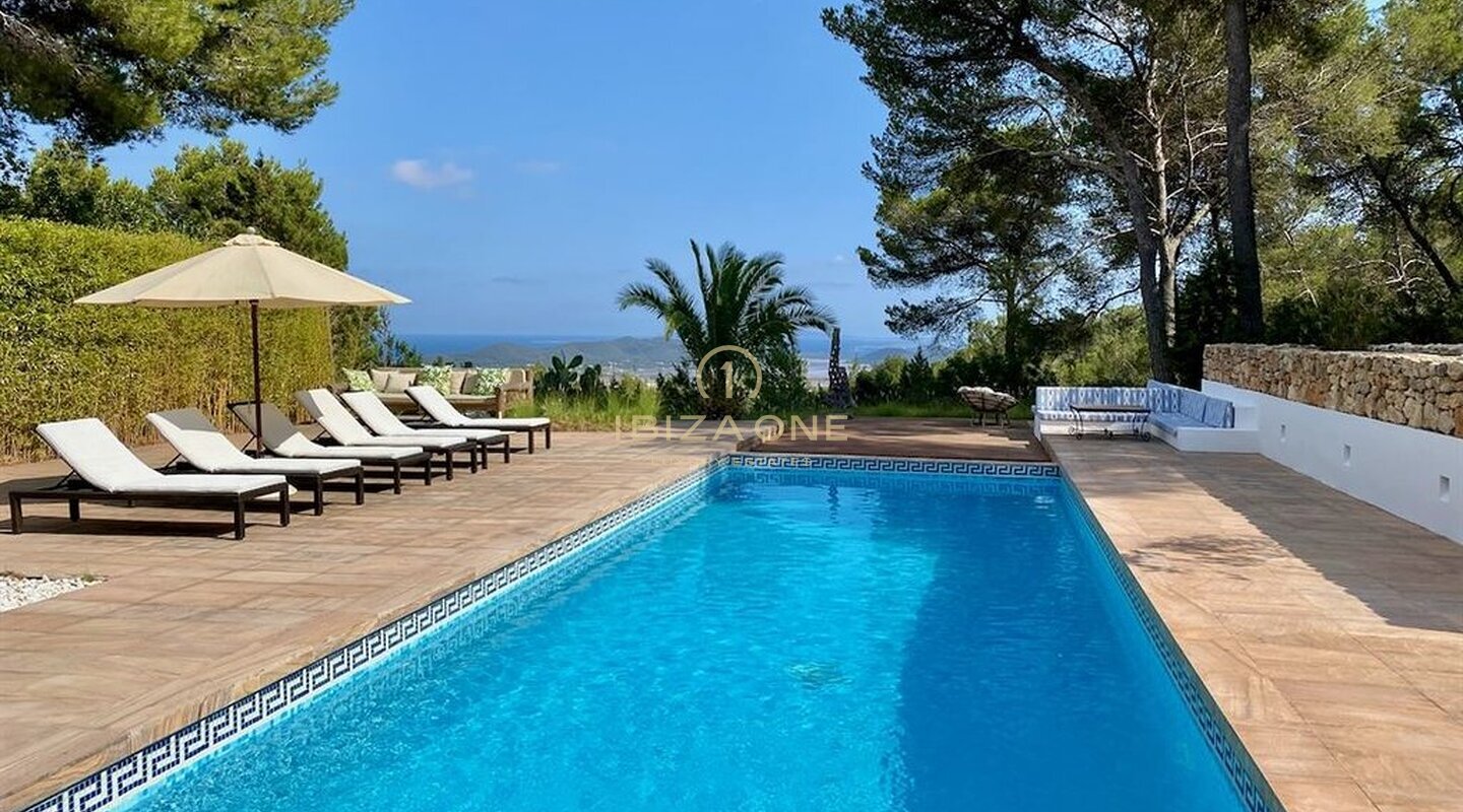 Hervorragende Luxus Villa hoch oben auf einem Berg mit Blick auf das Meer, Salinas und Formentera zum Verkauf