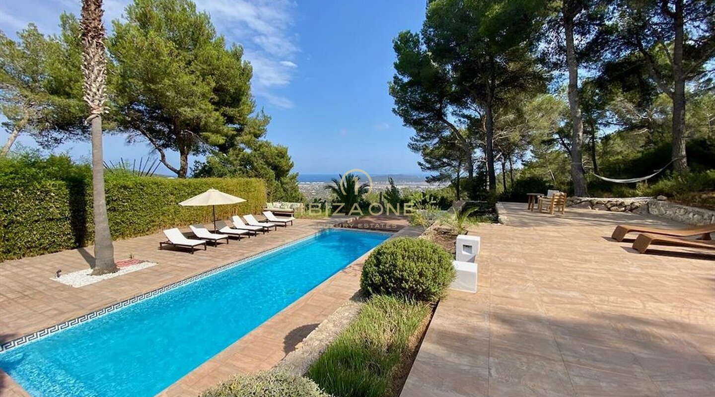 Hervorragende Luxus Villa hoch oben auf einem Berg mit Blick auf das Meer, Salinas und Formentera zum Verkauf