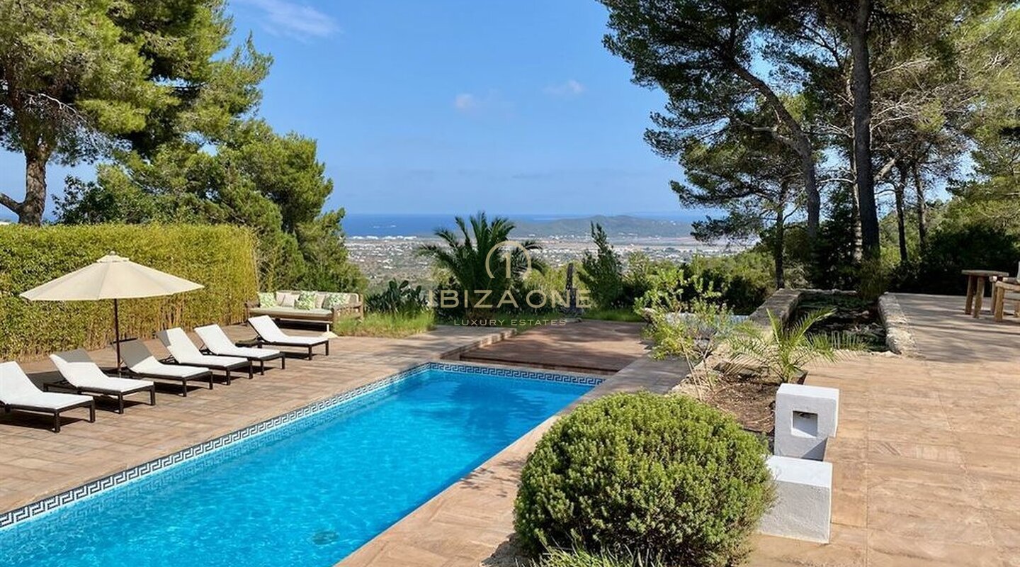 Schitterende luxe villa hoog op een berg met uitzicht op de zee, Salinas en Formentera te koop