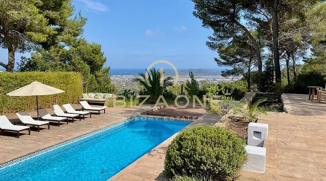 Великолепная роскошная вилла высоко на горе с видом на море, Салинас и Форментера на продажу