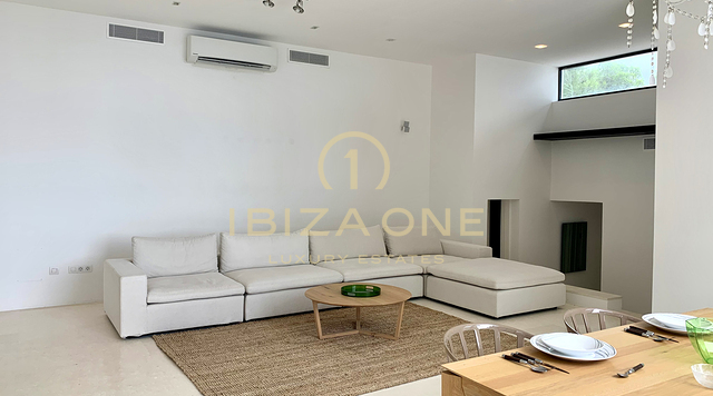 Schitterende luxe villa hoog op een berg met uitzicht op de zee, Salinas en Formentera te koop