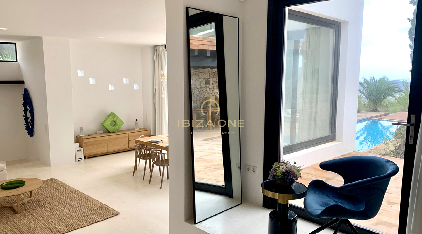 Hervorragende Luxus Villa hoch oben auf einem Berg mit Blick auf das Meer, Salinas und Formentera zum Verkauf