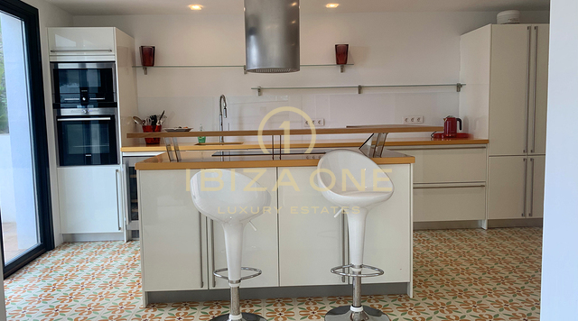 Schitterende luxe villa hoog op een berg met uitzicht op de zee, Salinas en Formentera te koop