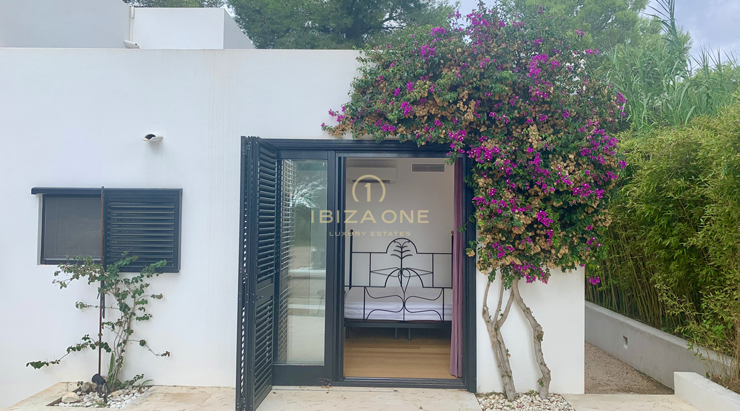 Hervorragende Luxus Villa hoch oben auf einem Berg mit Blick auf das Meer, Salinas und Formentera zum Verkauf