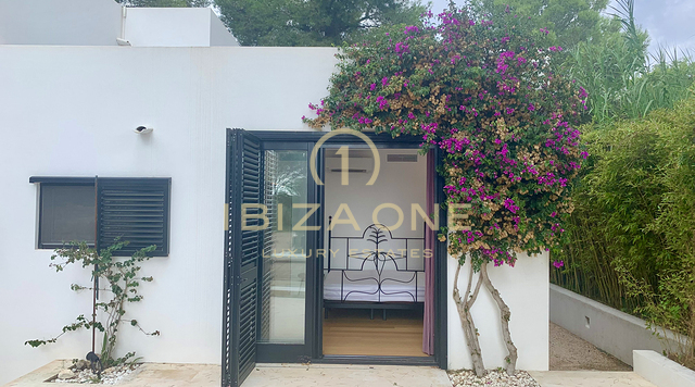 Hervorragende Luxus Villa hoch oben auf einem Berg mit Blick auf das Meer, Salinas und Formentera zum Verkauf
