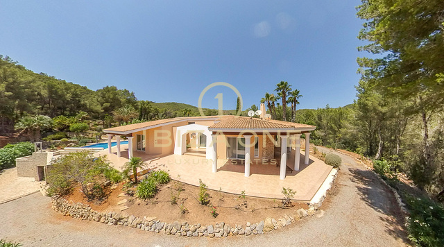 Großzügige Villa im Norden der Insel zum Verkauf