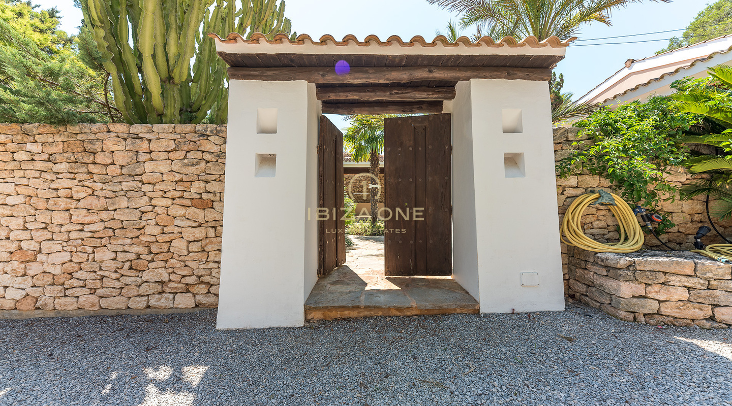 Spacious villa in the north of the island for sale