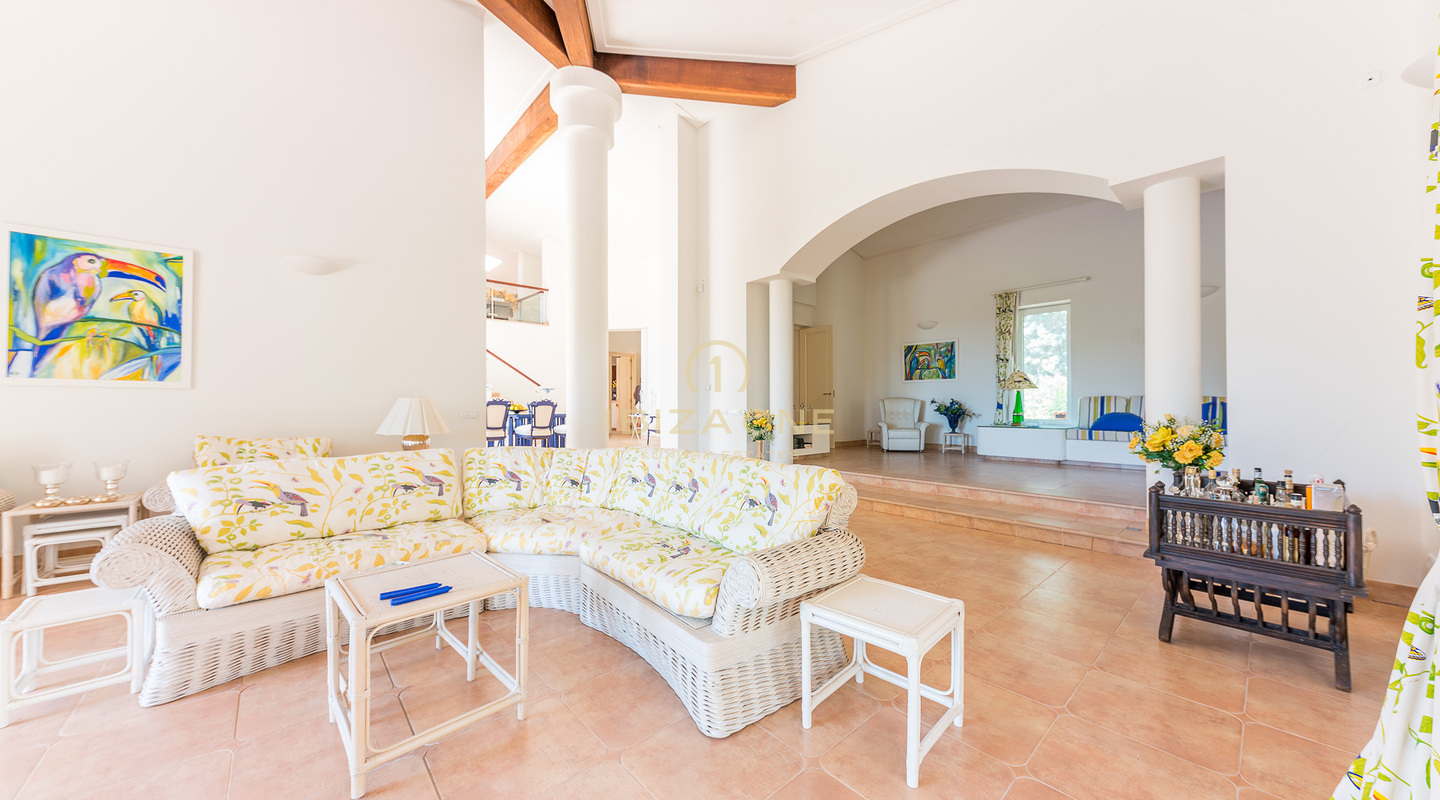 Villa spacieuse dans le nord de l'île à vendre