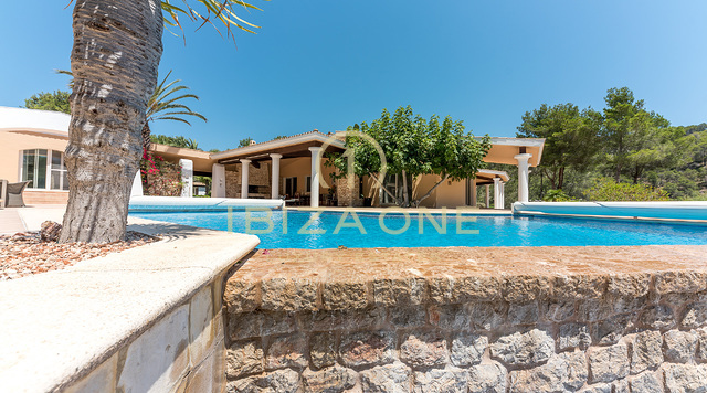 Spacious villa in the north of the island for sale