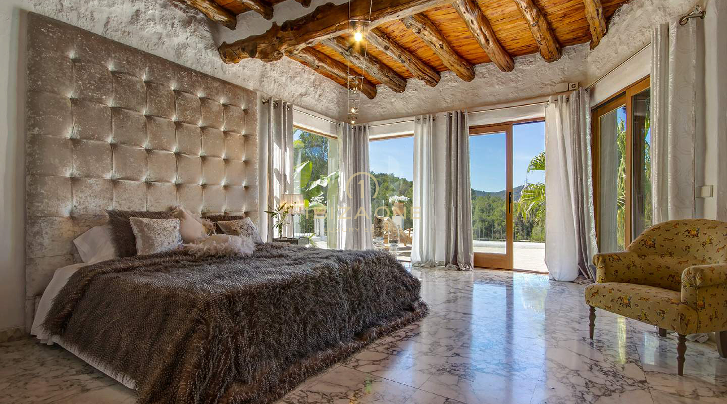 Finca en Ibiza de 150 años con 3 casas en venta