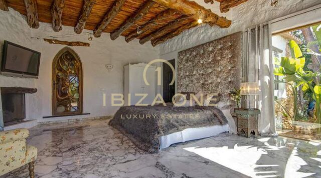 150 year old Ibiza finca with 3 houses for sale