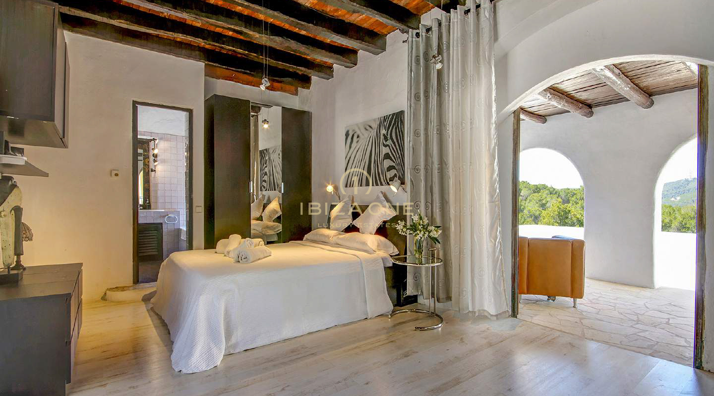 Finca Ibiza di 150 anni con 3 case in vendita