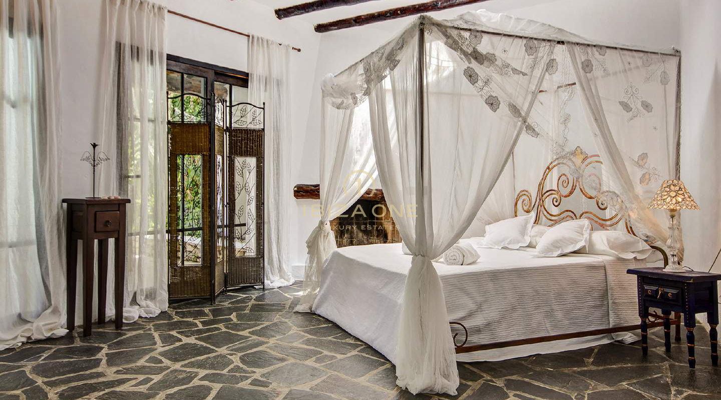 Finca Ibiza di 150 anni con 3 case in vendita