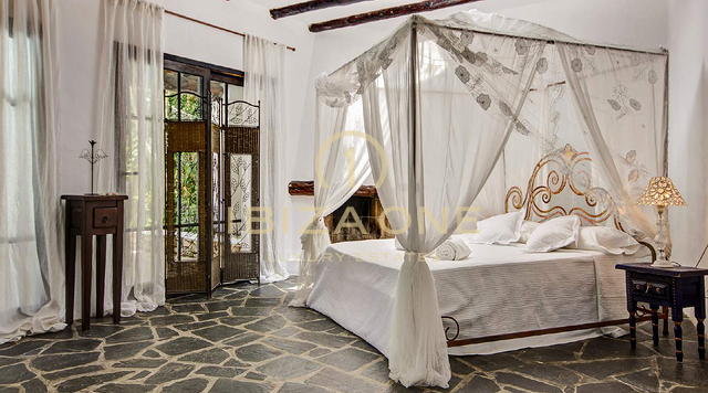 Finca Ibiza di 150 anni con 3 case in vendita