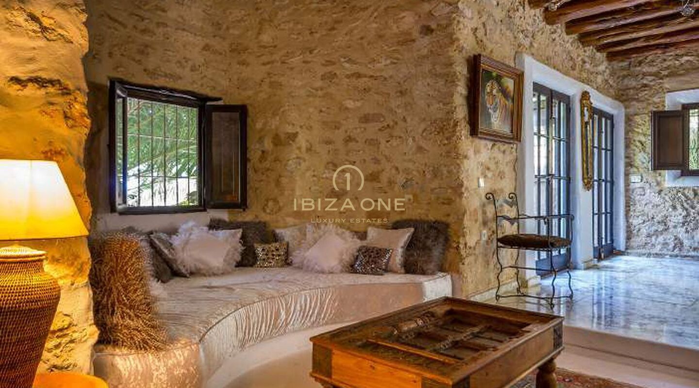 150 jaar oude Ibiza finca met 3 huizen te koop