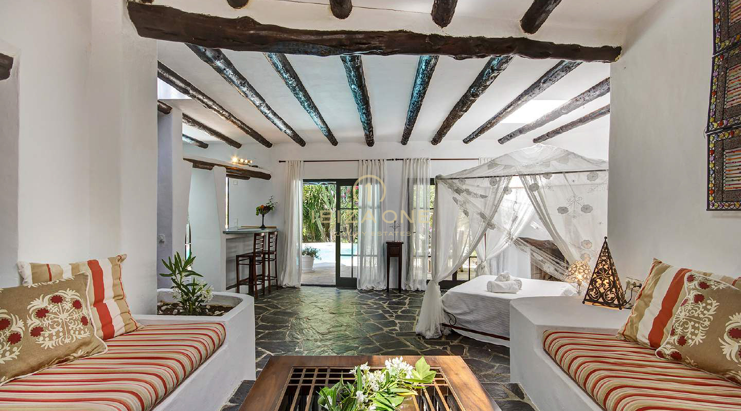 Finca en Ibiza de 150 años con 3 casas en venta