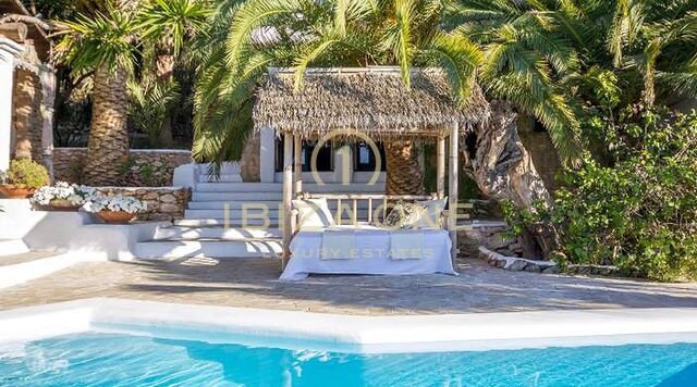 Finca Ibiza di 150 anni con 3 case in vendita