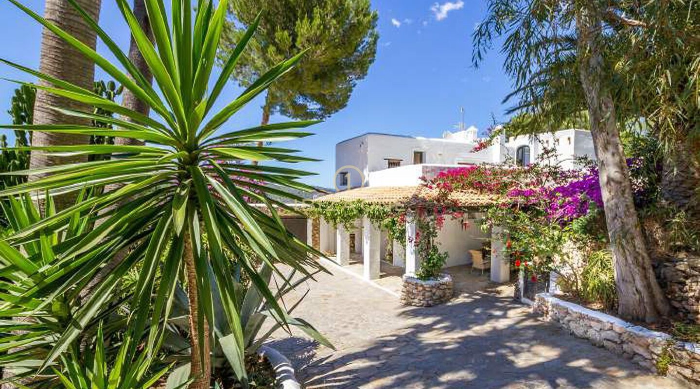 150 year old Ibiza finca with 3 houses for sale