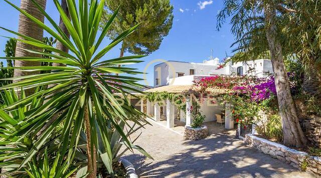 150 year old Ibiza finca with 3 houses for sale