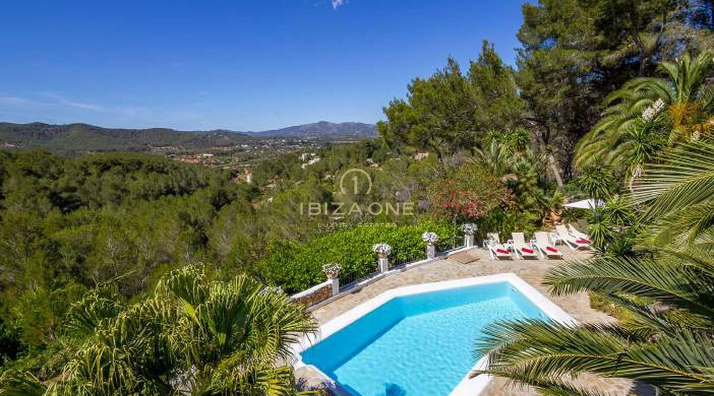 Finca en Ibiza de 150 años con 3 casas en venta