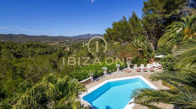 Finca en Ibiza de 150 años con 3 casas en venta