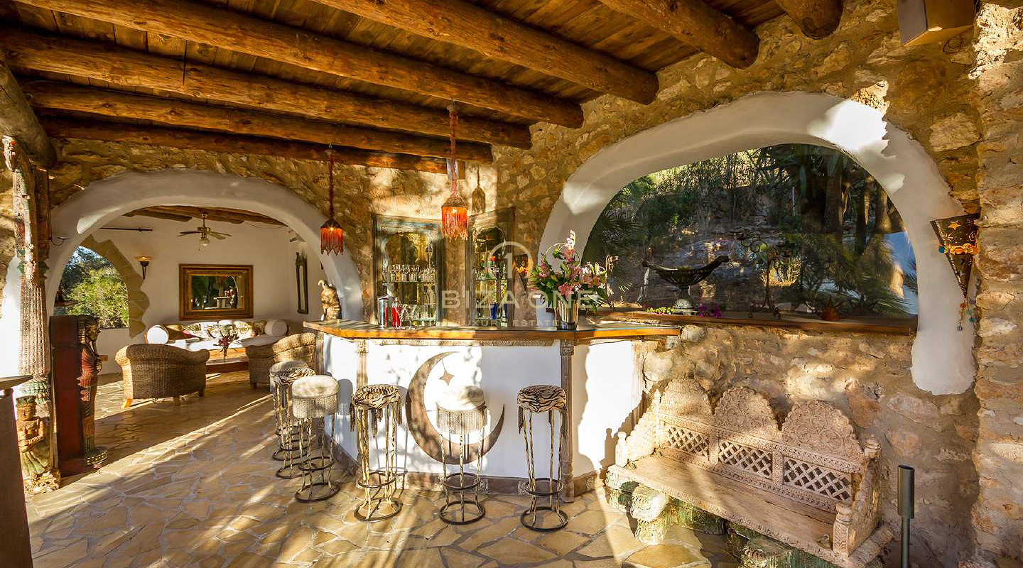 150 jaar oude Ibiza finca met 3 huizen te koop