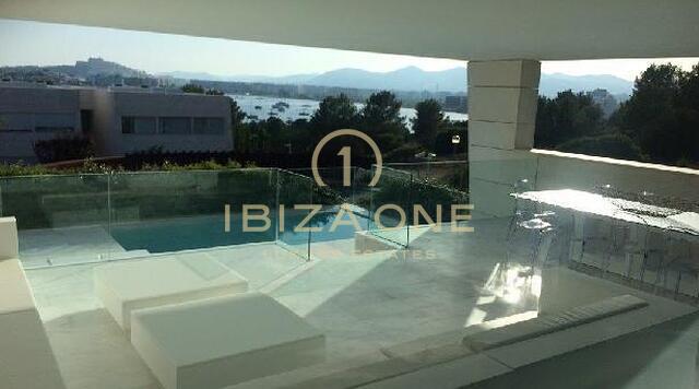 Hervorragende Luxuswohnung mit Blick auf das Meer und Dalt Vila in Es Pouet zu verkaufen, Ibiza