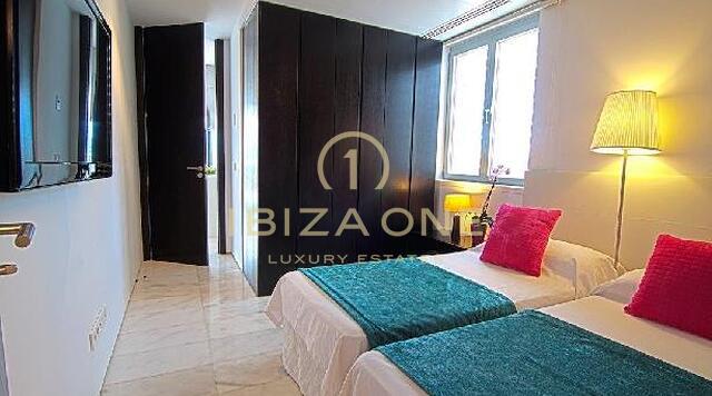 Prachtig luxe appartement met uitzicht op de zee en Dalt Vila in Es Pouet te koop, Ibiza