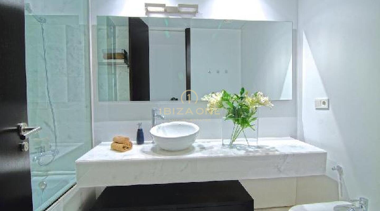 Superb luxury apartment overlooking the sea and Dalt Vila in Es Pouet for sale, Ibiza