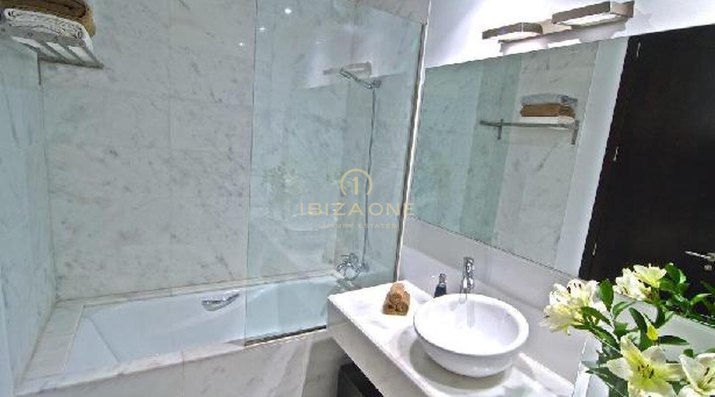 Superb luxury apartment overlooking the sea and Dalt Vila in Es Pouet for sale, Ibiza