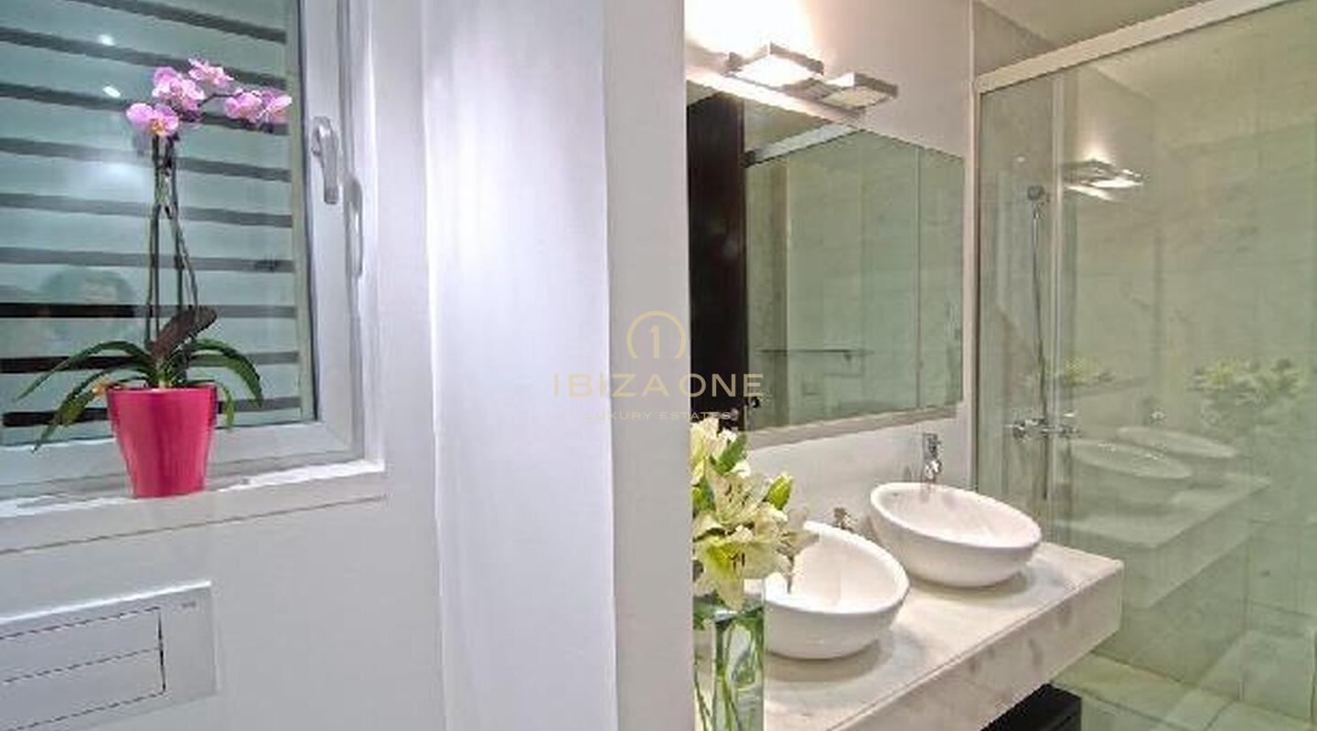 Superb luxury apartment overlooking the sea and Dalt Vila in Es Pouet for sale, Ibiza