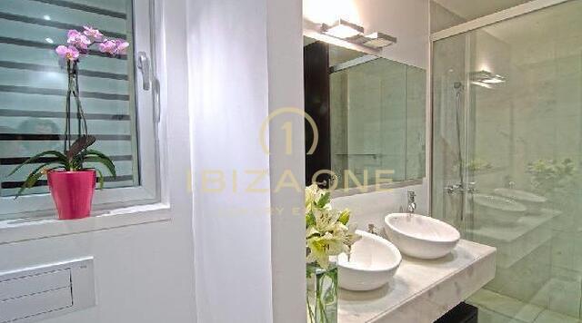 Magnífico apartamento de lujo con vistas al mar y Dalt Vila en Es Pouet en venta, Ibiza