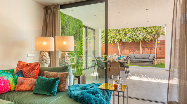 Exclusiva villa de pueblo con piscina en venta