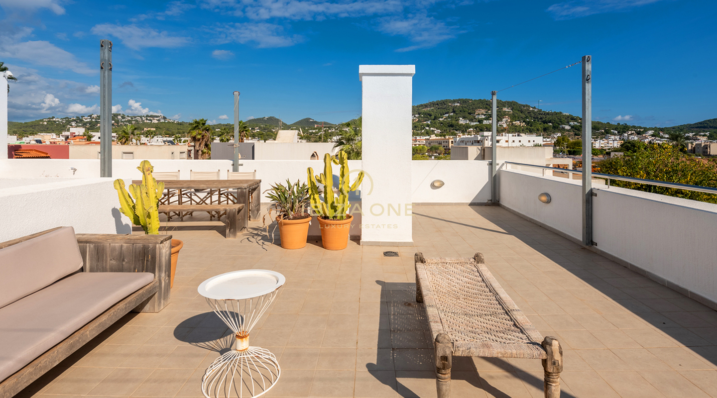 Exclusiva villa de pueblo con piscina en venta