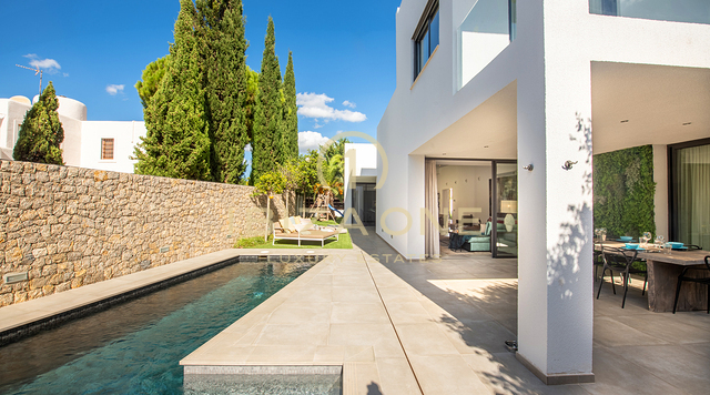 Exclusiva villa de pueblo con piscina en venta