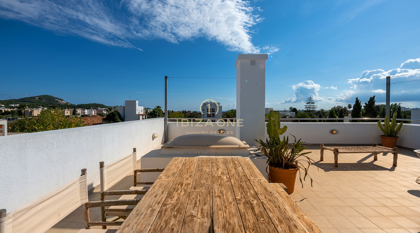 Esclusiva villa di città con piscina in vendita