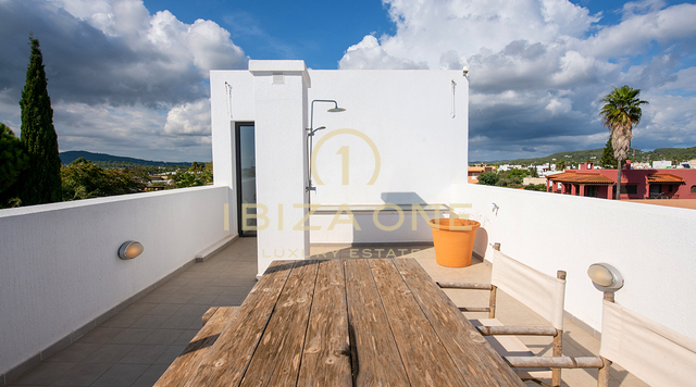 Exclusive town villa with pool for sale