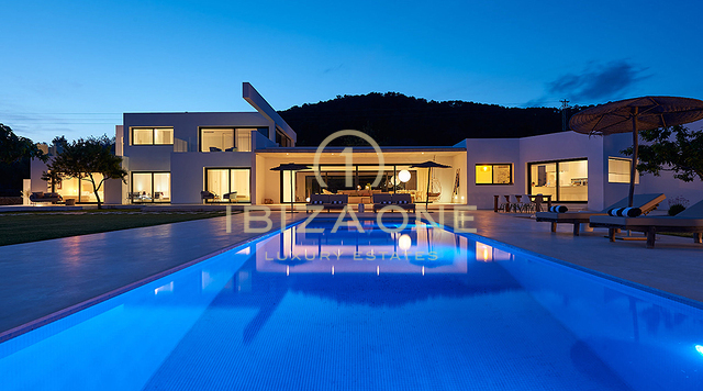 Moderne, luxuriöse, familienfreundliche Villa zu vermieten, Ibiza - Moderne, luxuriöse, familienfreundliche Villa zu verkaufen, Ibiza