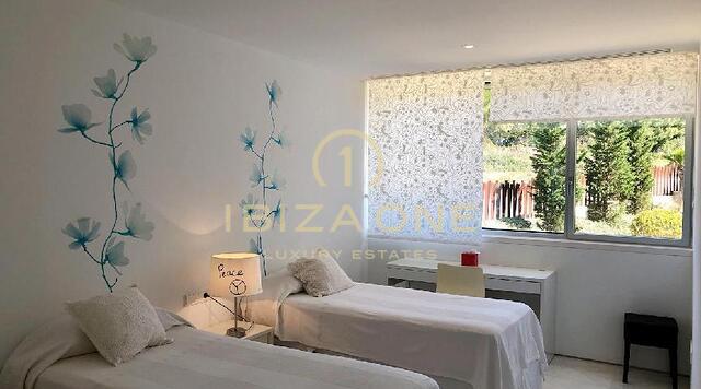 Apartamento de lujo en Es Pouet con vistas al mar y a la ciudad de Ibiza en venta, Ibiza
