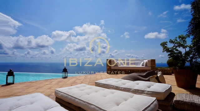 Majestuosa villa con vistas 360º al mar, Dalt Vila y Formentera en venta