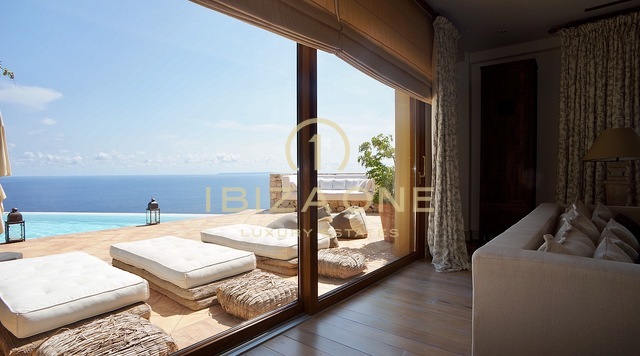 Majestic villa with 360º views of the sea, Dalt Vila and Formentera for sale