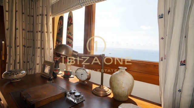 Majestic villa with 360º views of the sea, Dalt Vila and Formentera for sale