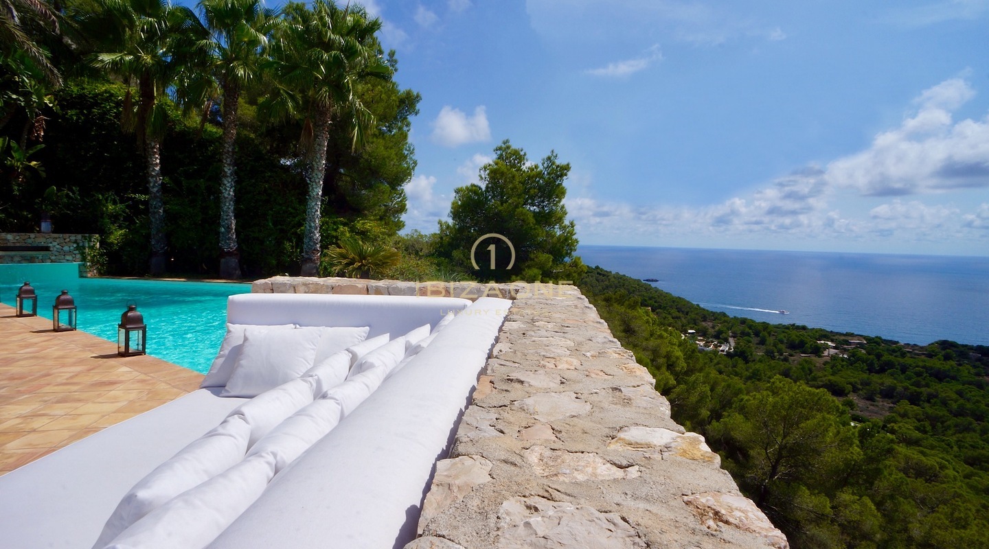Majestic villa with 360º views of the sea, Dalt Vila and Formentera for sale