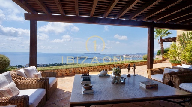 Majestic villa with 360º views of the sea, Dalt Vila and Formentera for sale