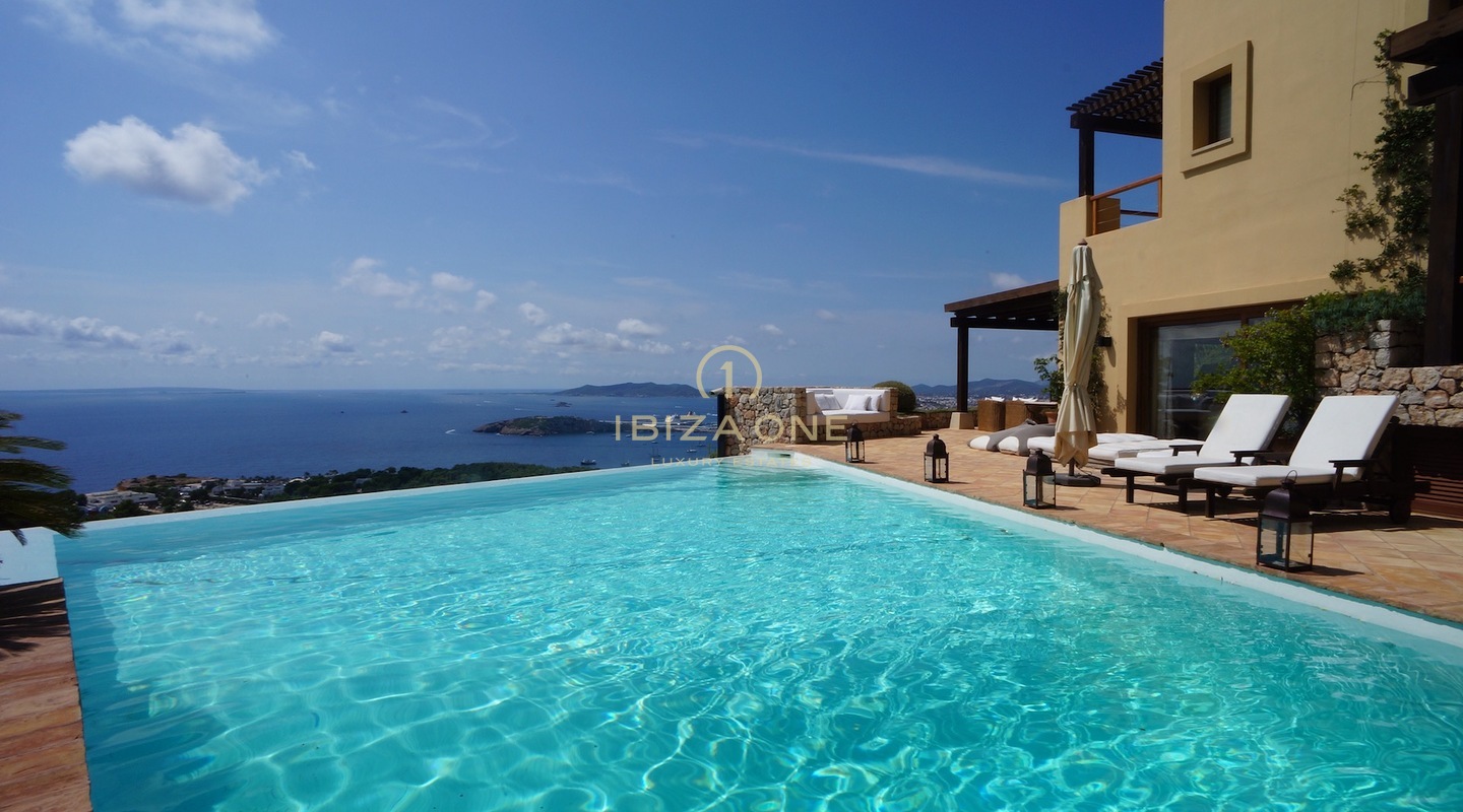 Majestic villa with 360º views of the sea, Dalt Vila and Formentera for sale